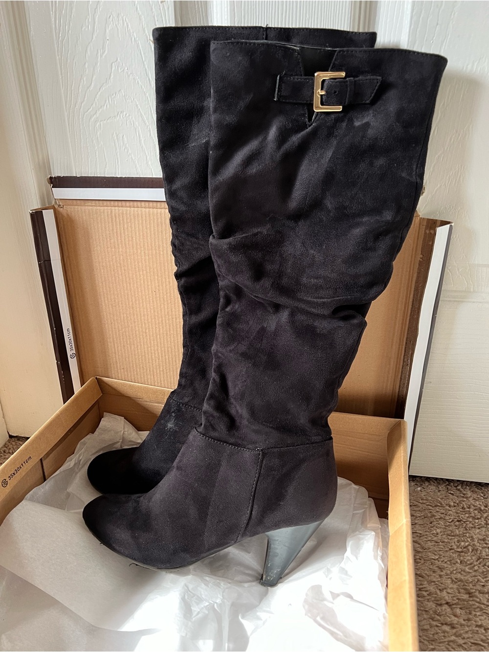Women’s Tall Heeled Boots With Buckle Accent Brand sigh Size 6.5